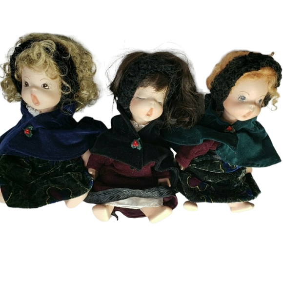 La Rose Vintage Porcelain Xmas Caroller Dolls Open Mouth Set of 3 One sleeping - Picture 3 of 8